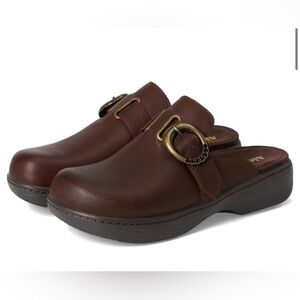 ALEGRIA LEATHER BUCKLED CLOGS OSMOSIS JAVA. SIZE 37